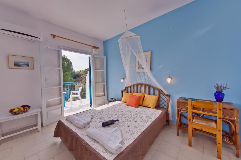 Aelia Studios Koukounaries Rum bild